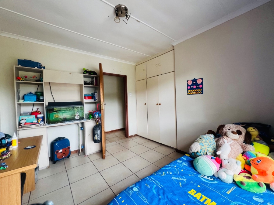 4 Bedroom Property for Sale in Twee Rivieren Western Cape